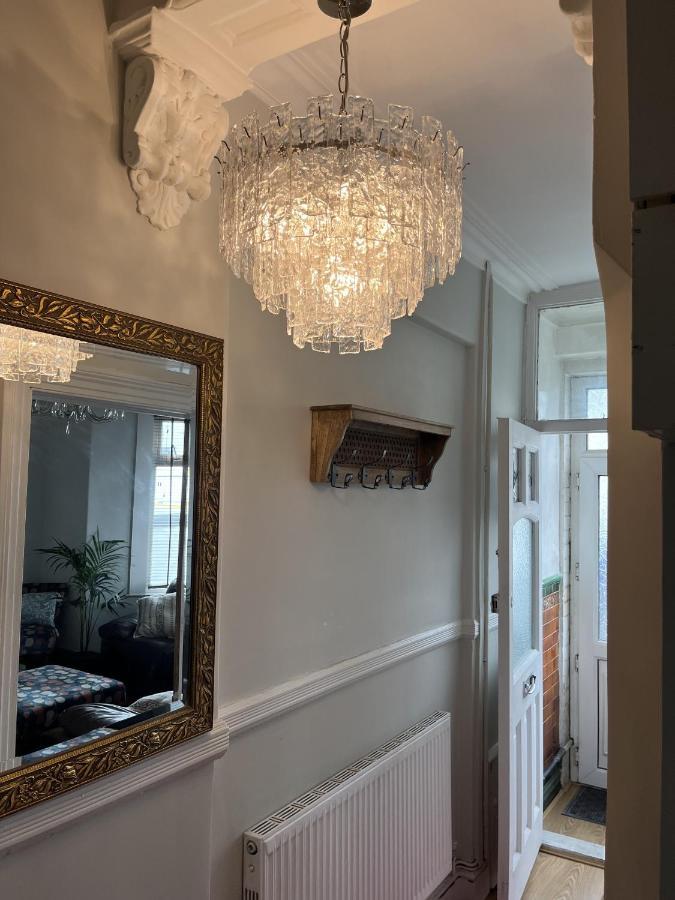 Adanhouse-Stockland Spacious 5 Bedroom House Sleeps 12 Private Garden Cardiff Exterior foto