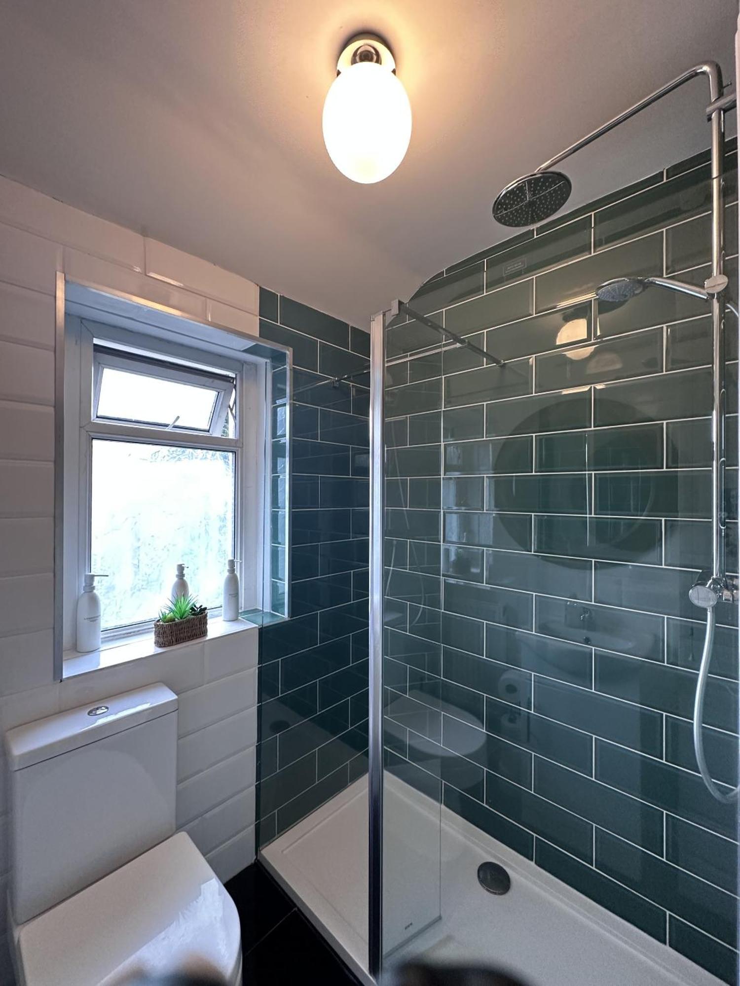 Adanhouse-Stockland Spacious 5 Bedroom House Sleeps 12 Private Garden Cardiff Exterior foto