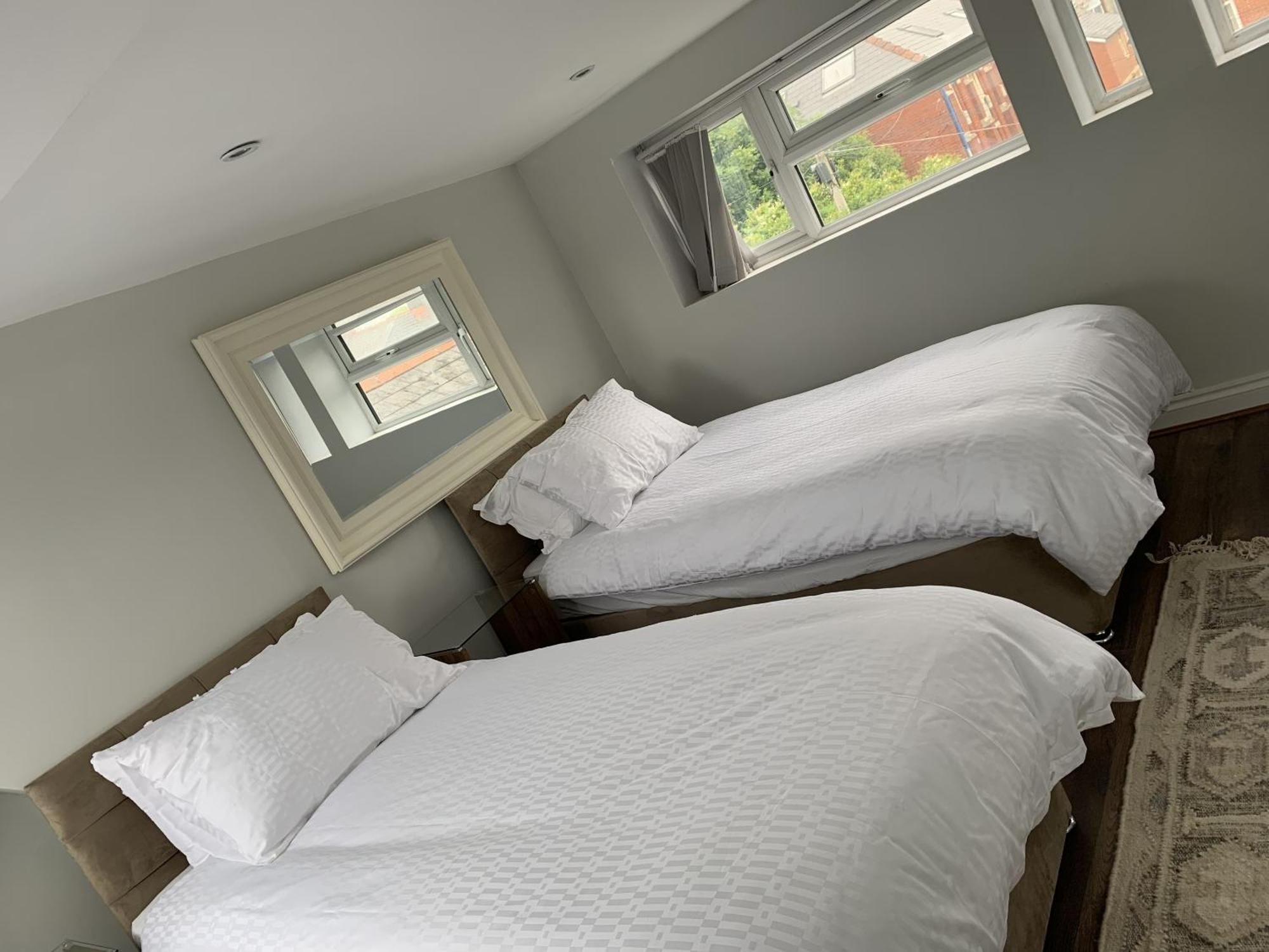 Adanhouse-Stockland Spacious 5 Bedroom House Sleeps 12 Private Garden Cardiff Exterior foto