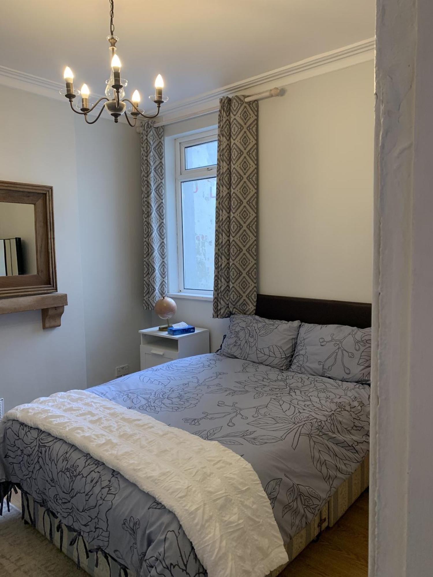 Adanhouse-Stockland Spacious 5 Bedroom House Sleeps 12 Private Garden Cardiff Exterior foto